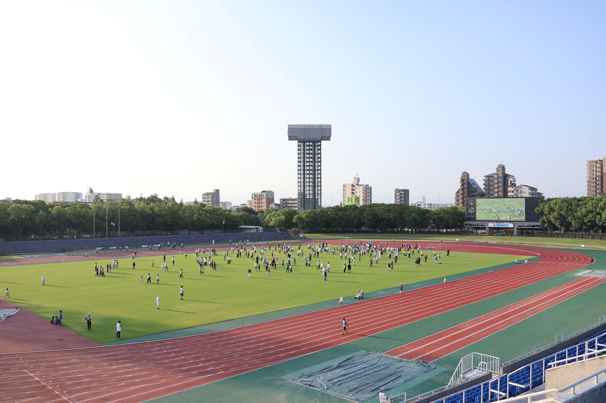 続々と人が集まってきています